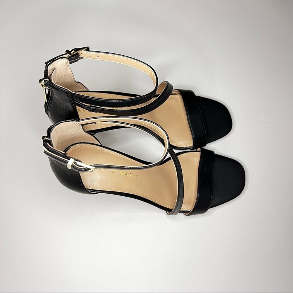 Kelly & Katie Black Strap Sandals Size 8.5